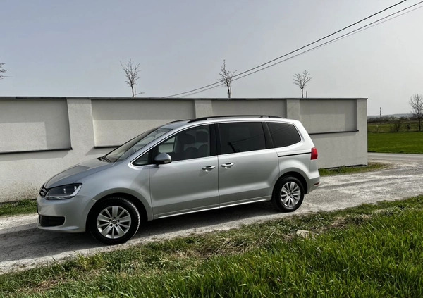 Volkswagen Sharan cena 65900 przebieg: 215000, rok produkcji 2015 z Dębica małe 352